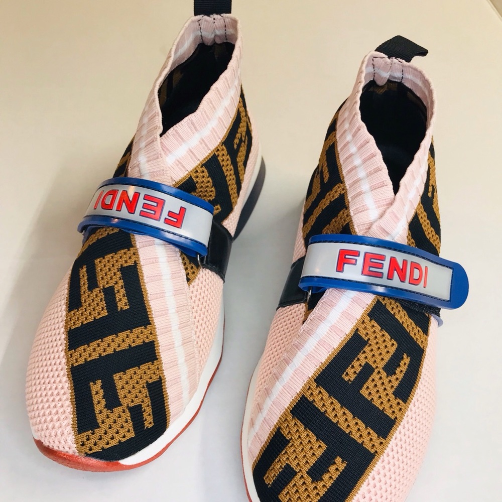 Sport shoe